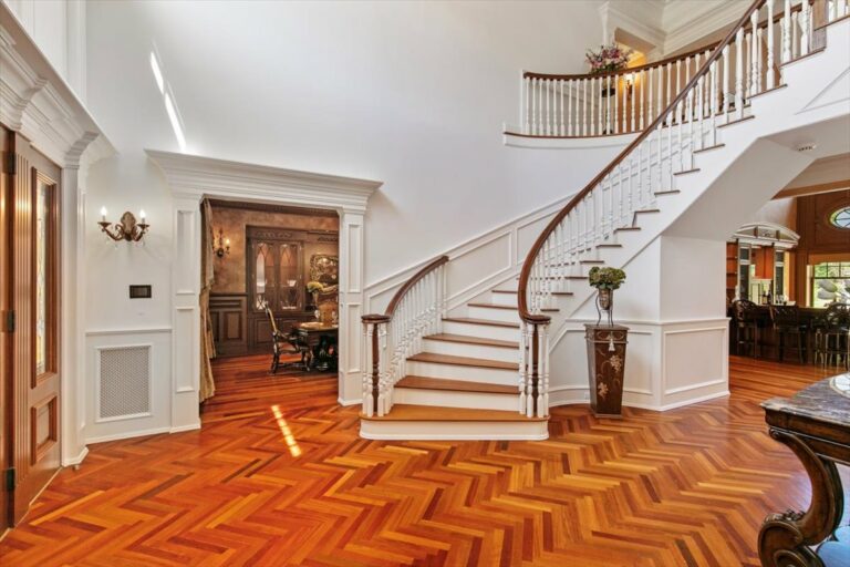 Gallery 2 Mowbray Ln N, Cold Spring Harbor, NY 11724